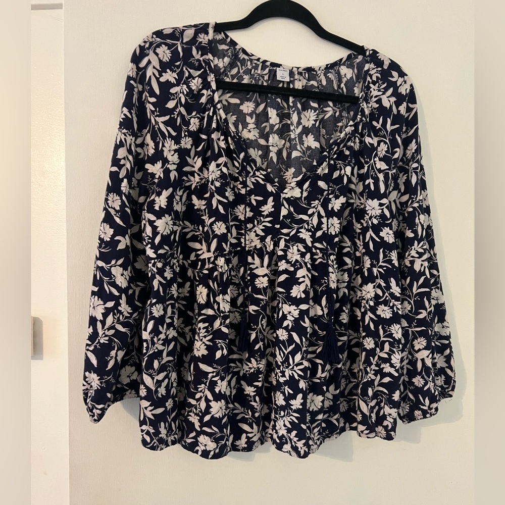 Rayon Flowy Floral Navy and White Women's Top size L (F114)